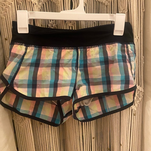 LULU SHORTS - Picture 1 of 3